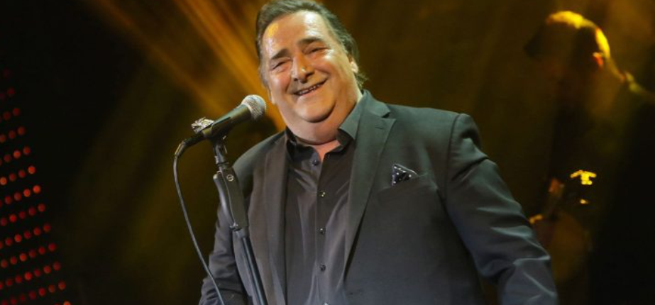 Συγκίνηση: Ακούστε το νέο τραγούδι του Βασίλη Καρρά 2,5 χρόνια μετά τον θάνατό του – «Η δική μου πατρίδα»